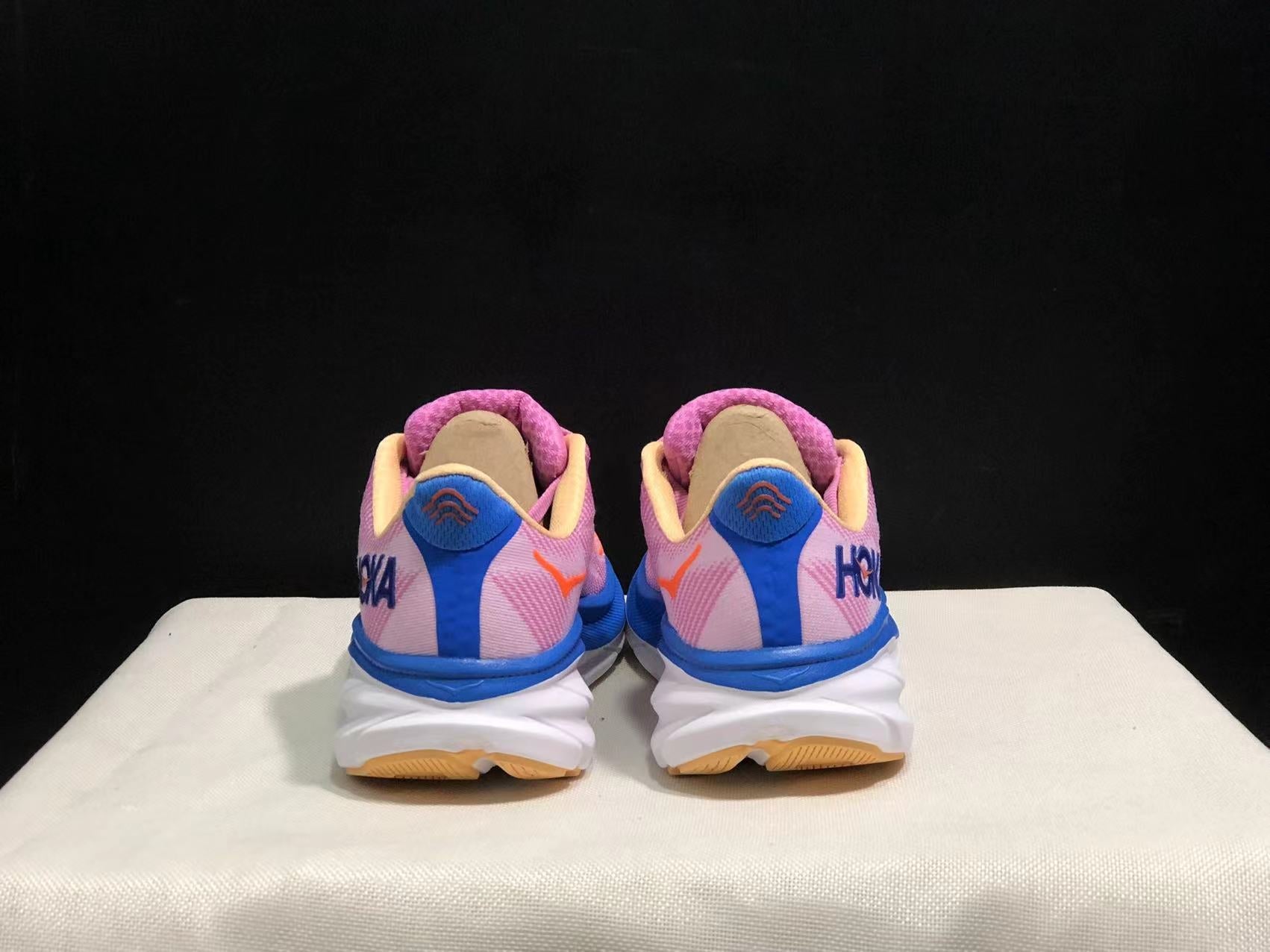 Hoka Clifton 9 'Beige-Pink'