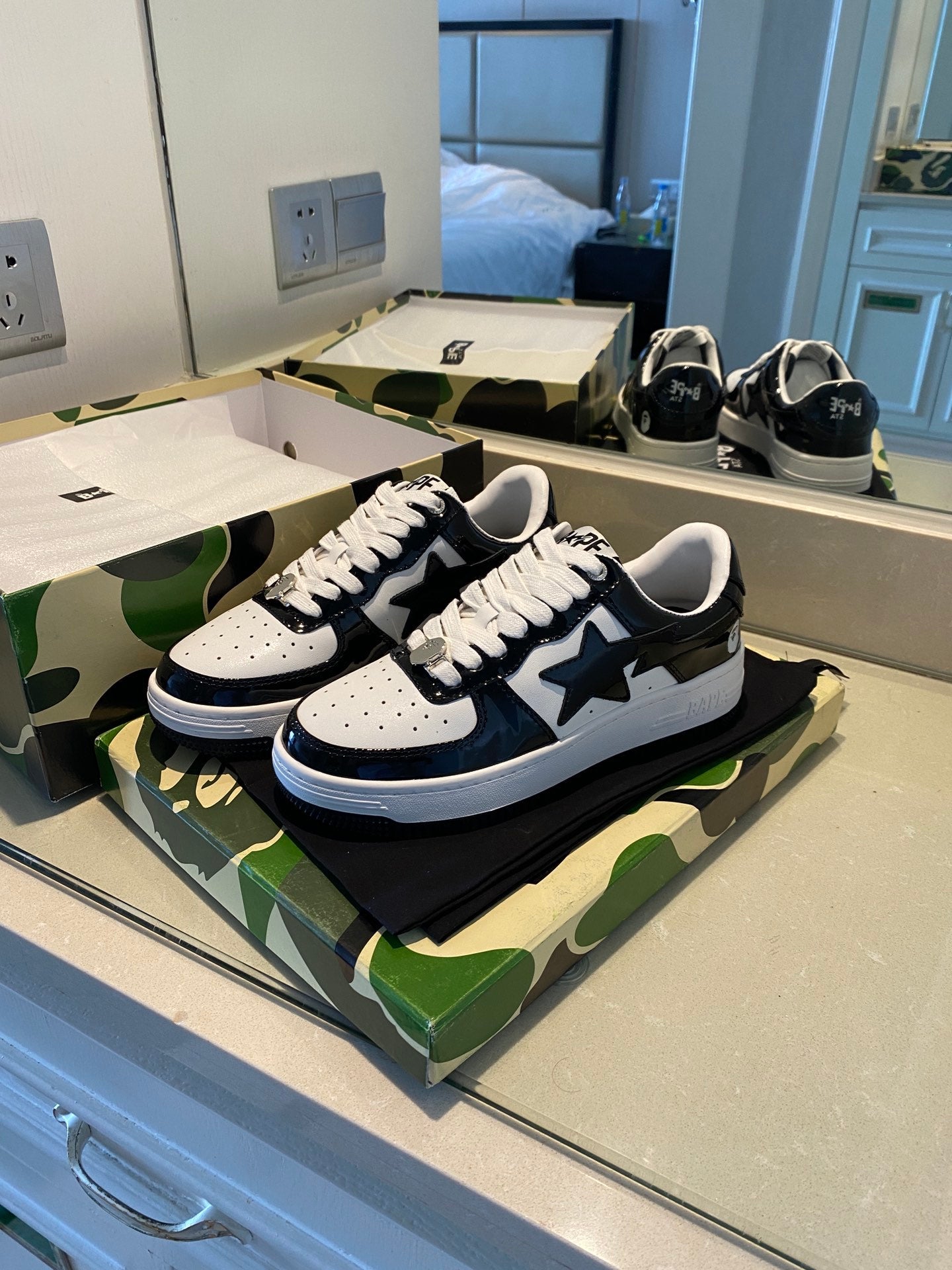 BAPE STA 'BLACK WHITE'