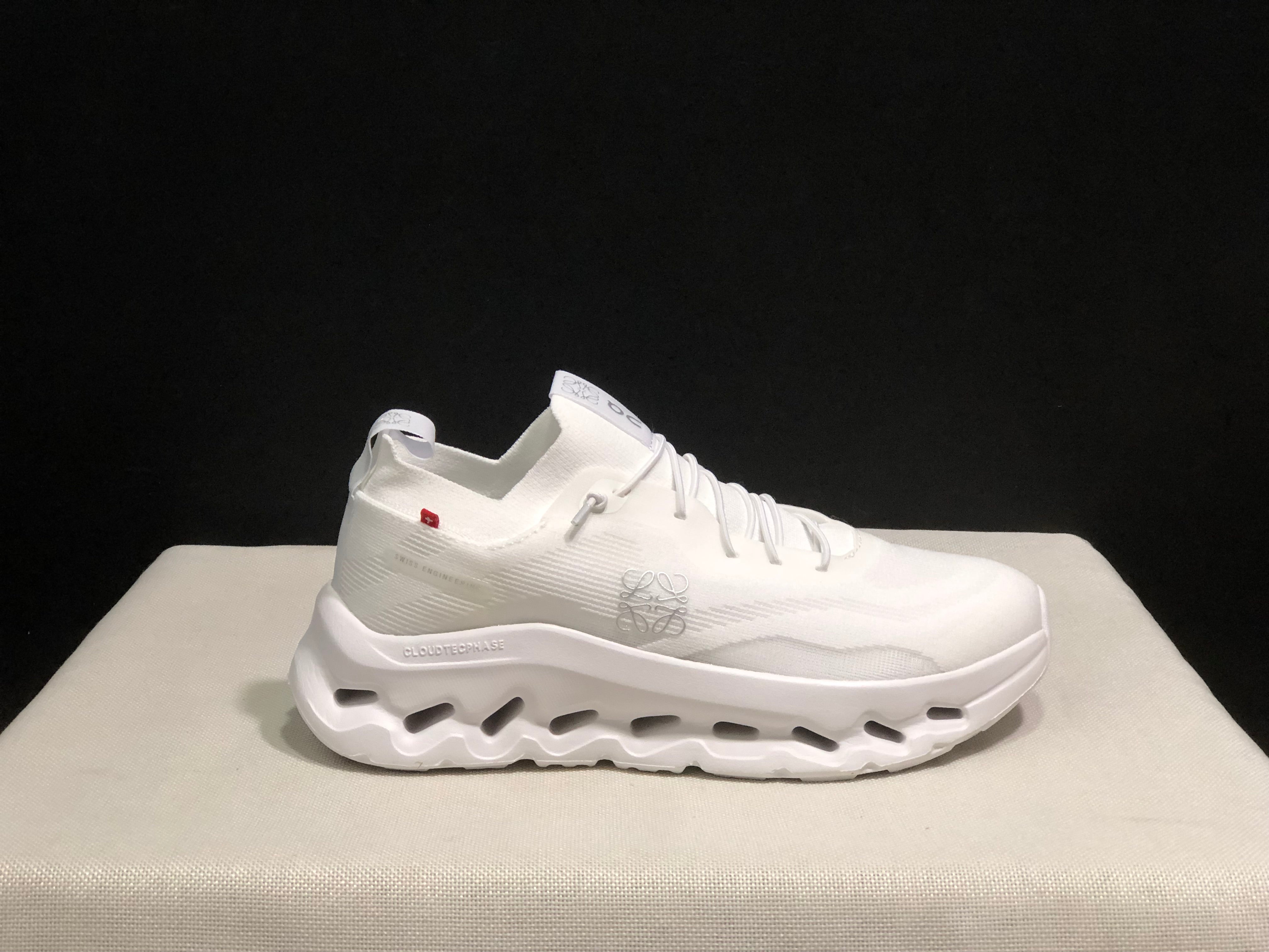 On x LOEWE Cloudtilt 'White'