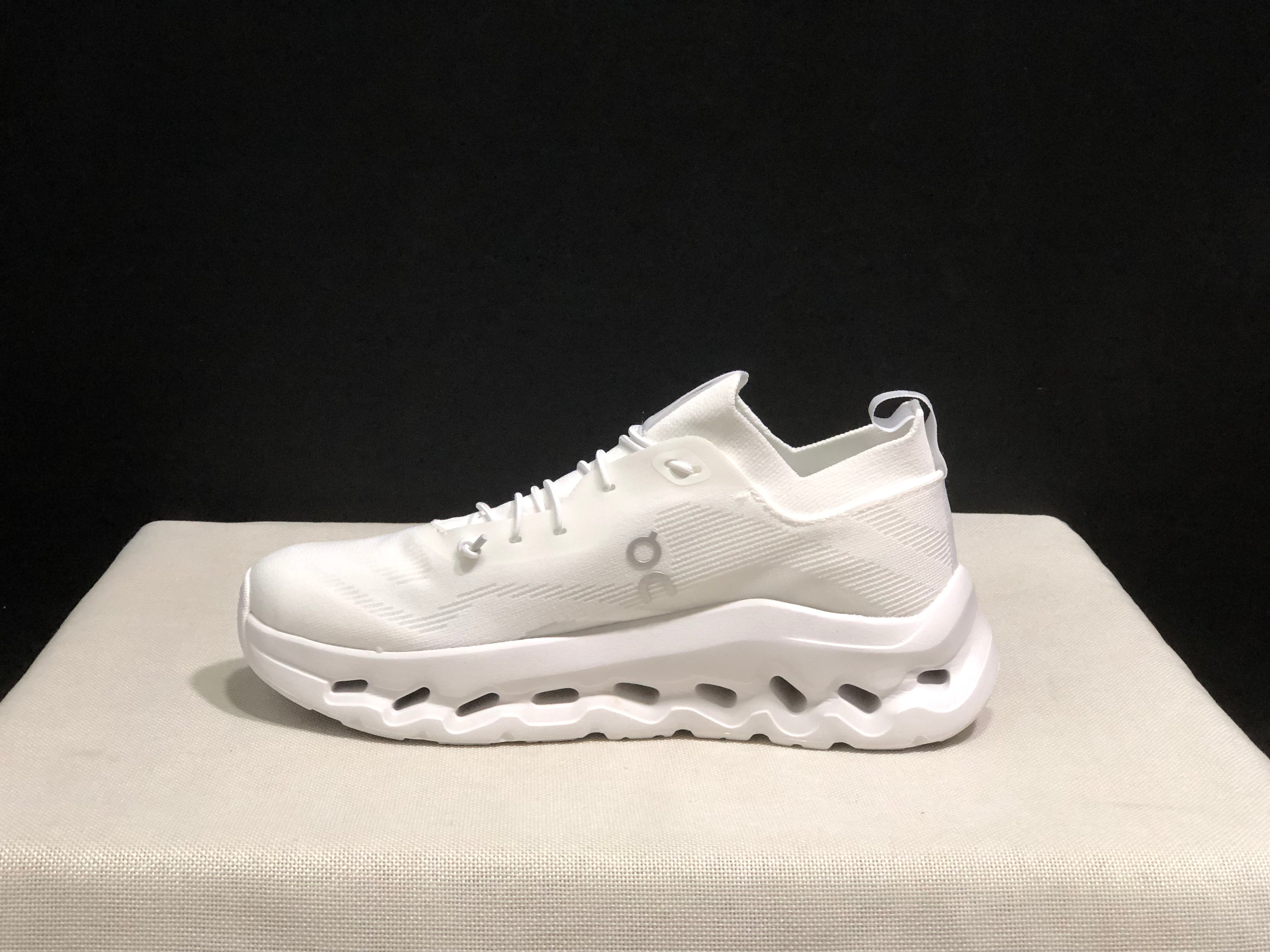On x LOEWE Cloudtilt 'White'
