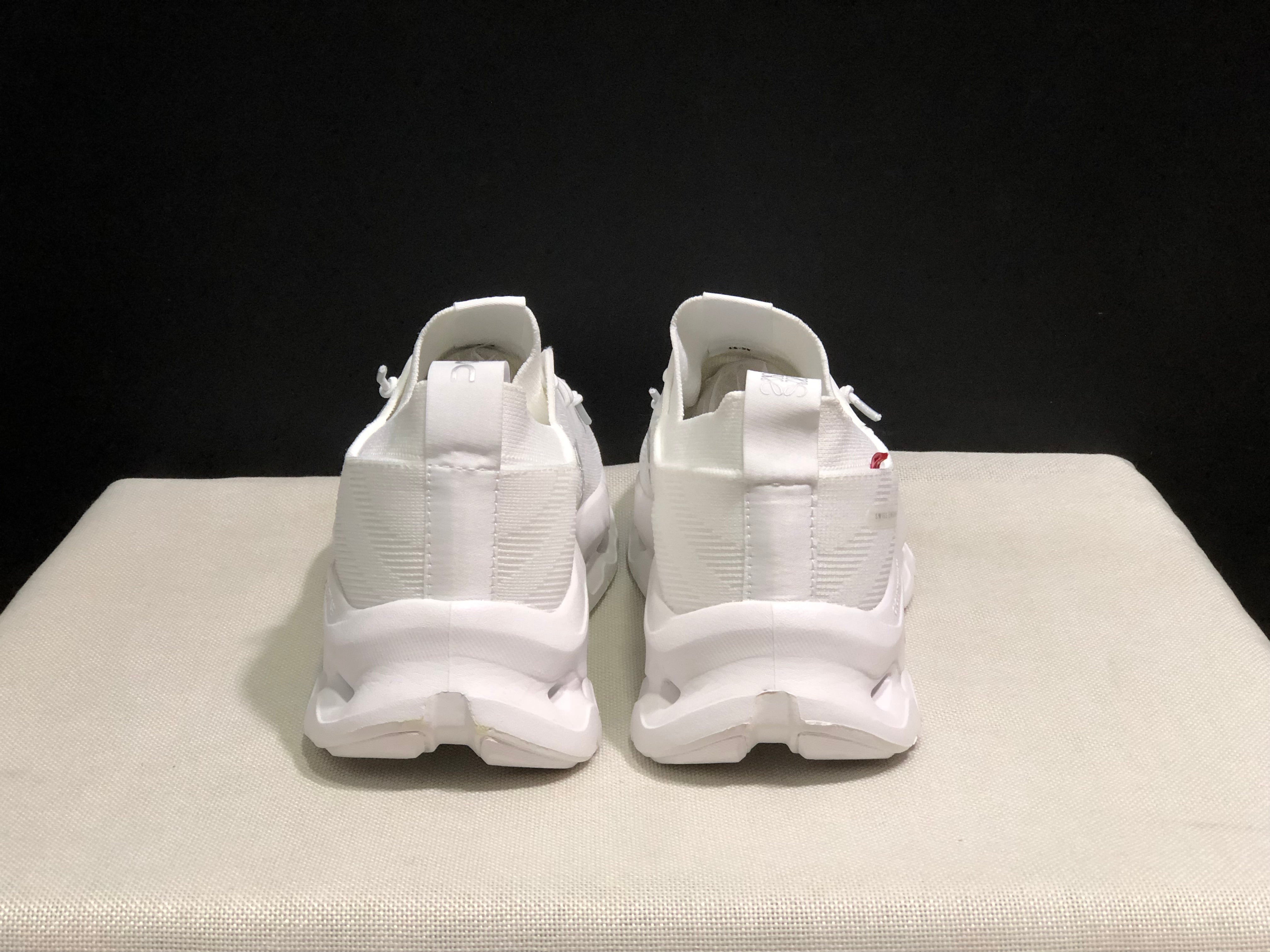 On x LOEWE Cloudtilt 'White'