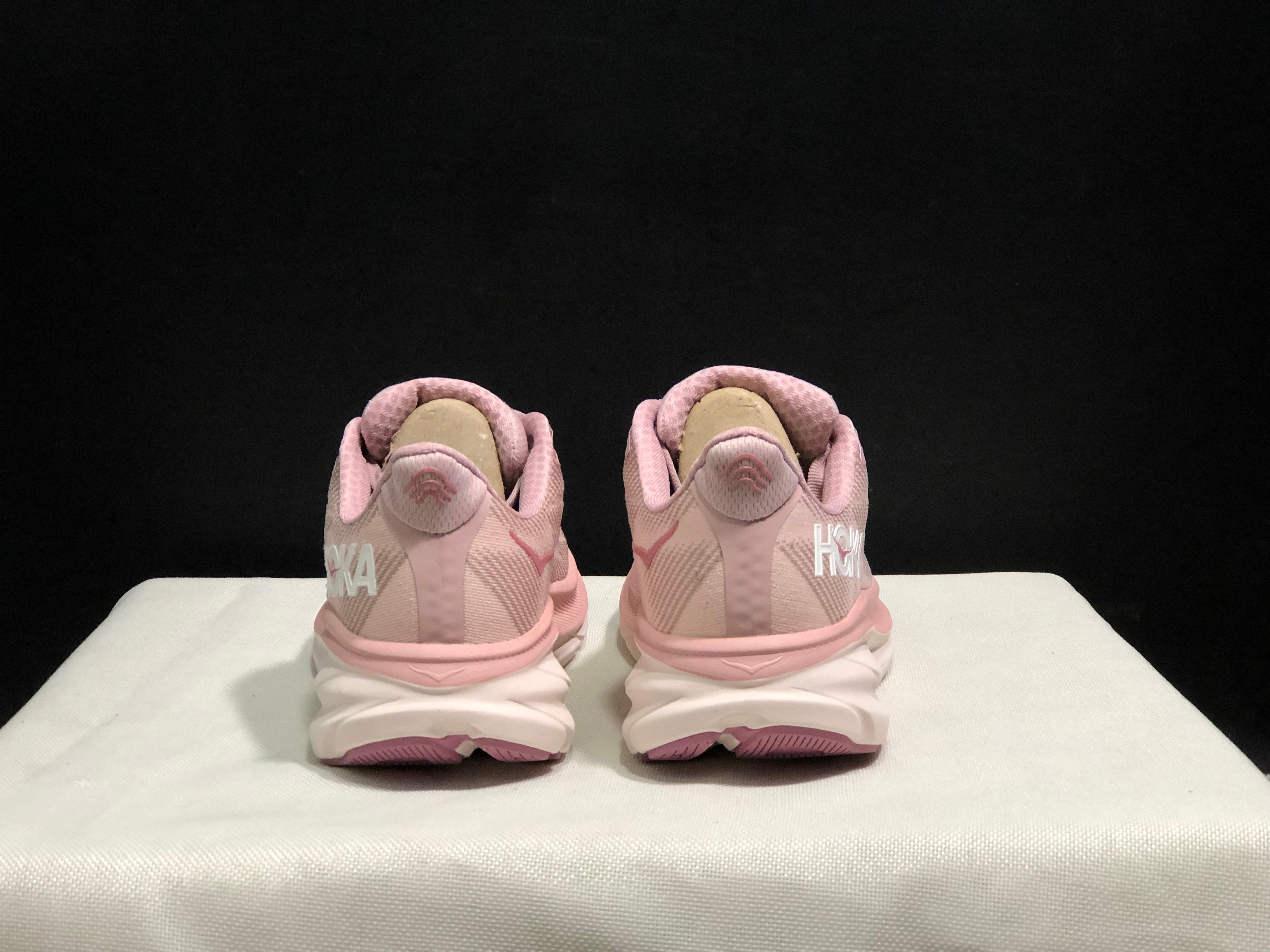 Hoka Clifton 9 'Beige-Pink'