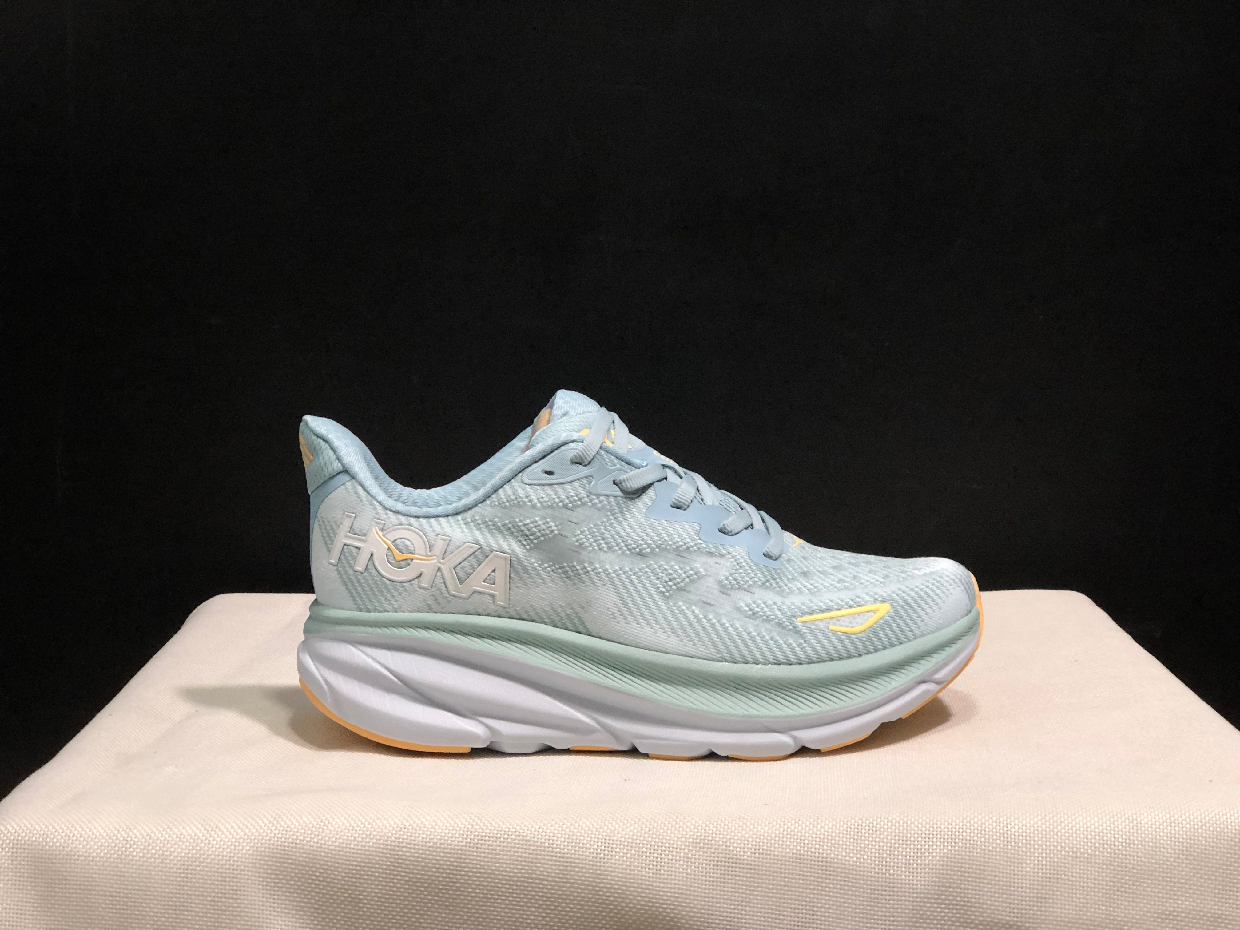 Hoka Clifton 9 'Beige-Pink'