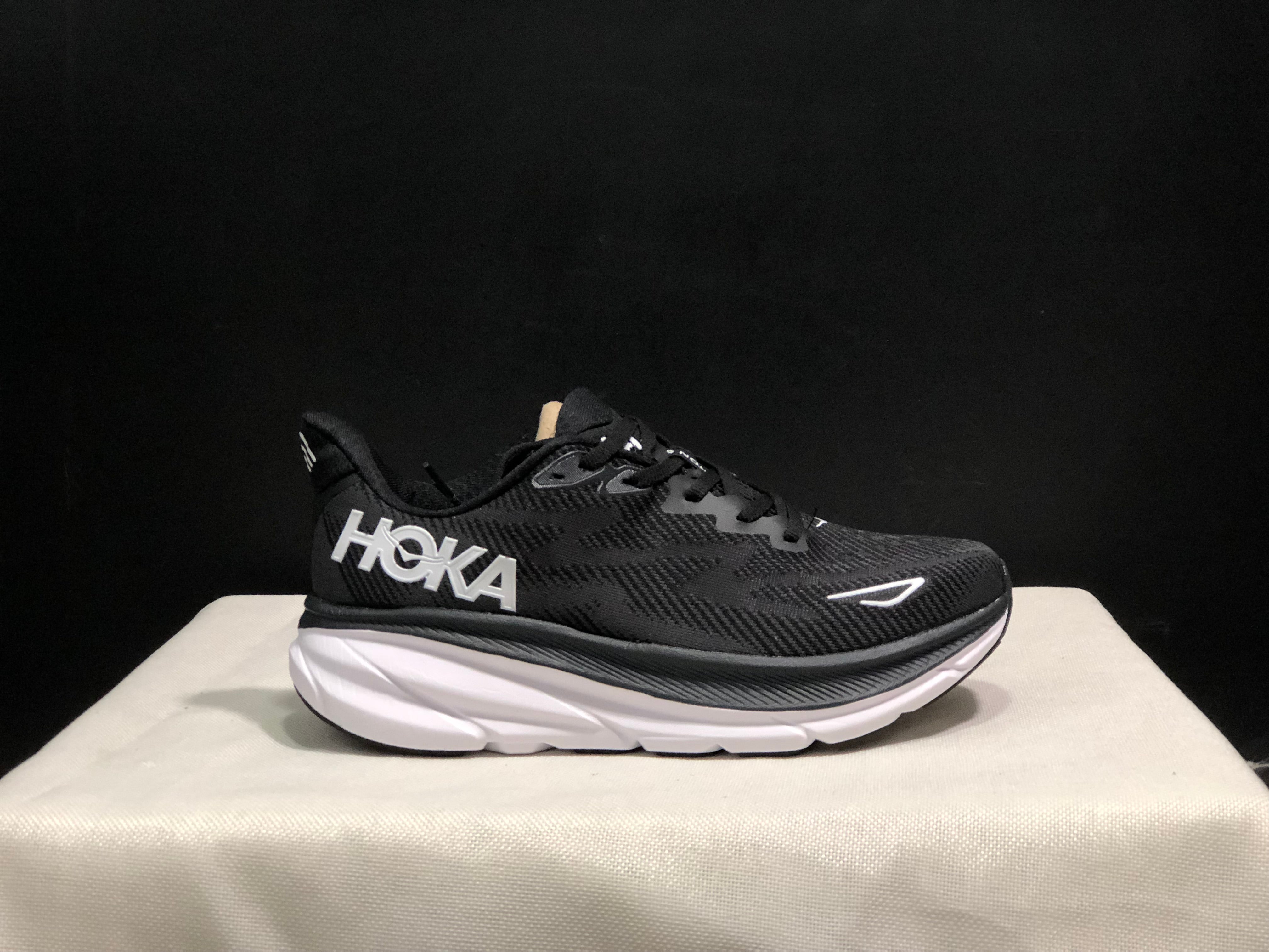 Hoka Clifton 9 'Beige-Pink'