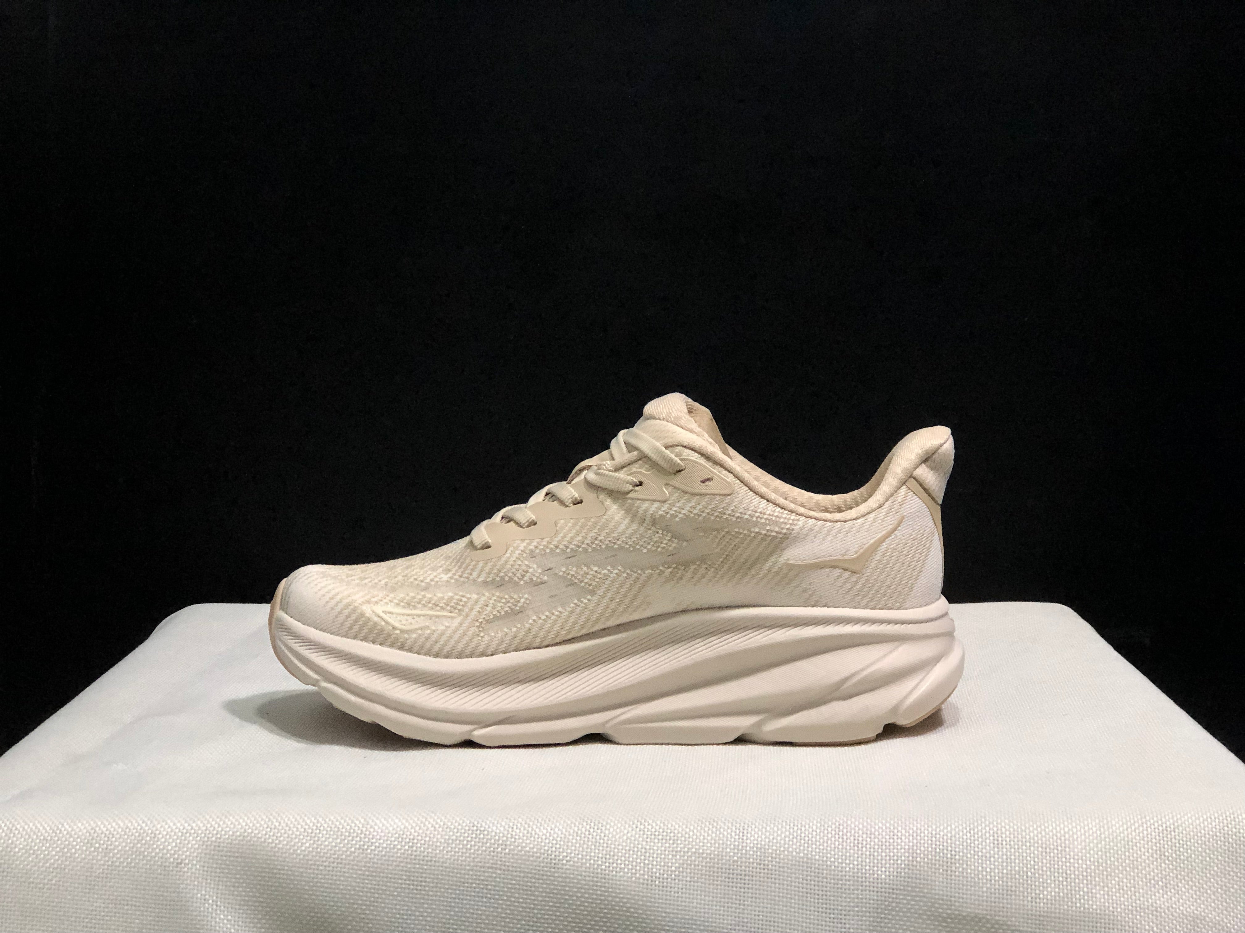 Hoka Clifton 9 'Beige-Pink'