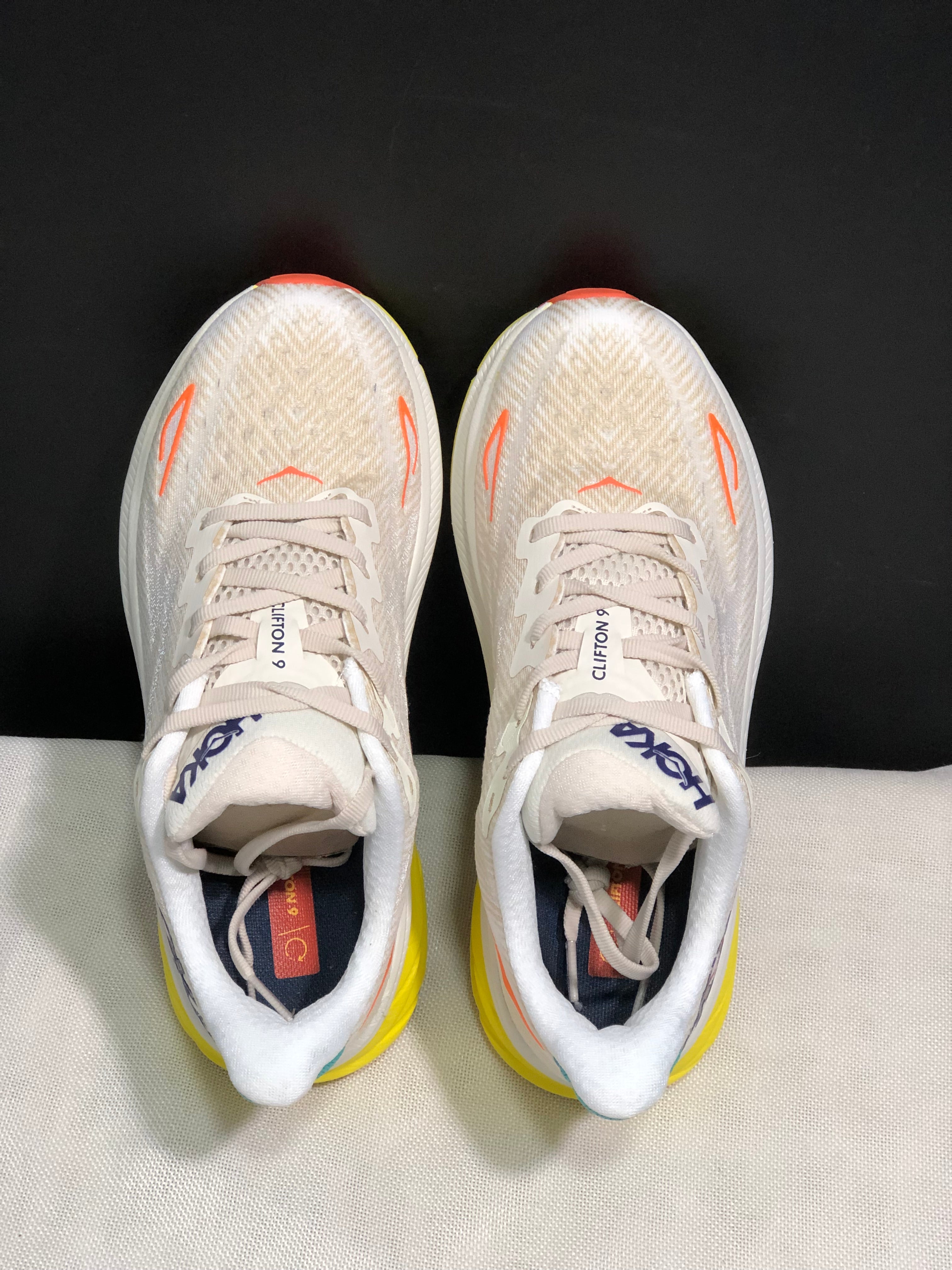 Hoka Clifton 9 'Beige-Pink'