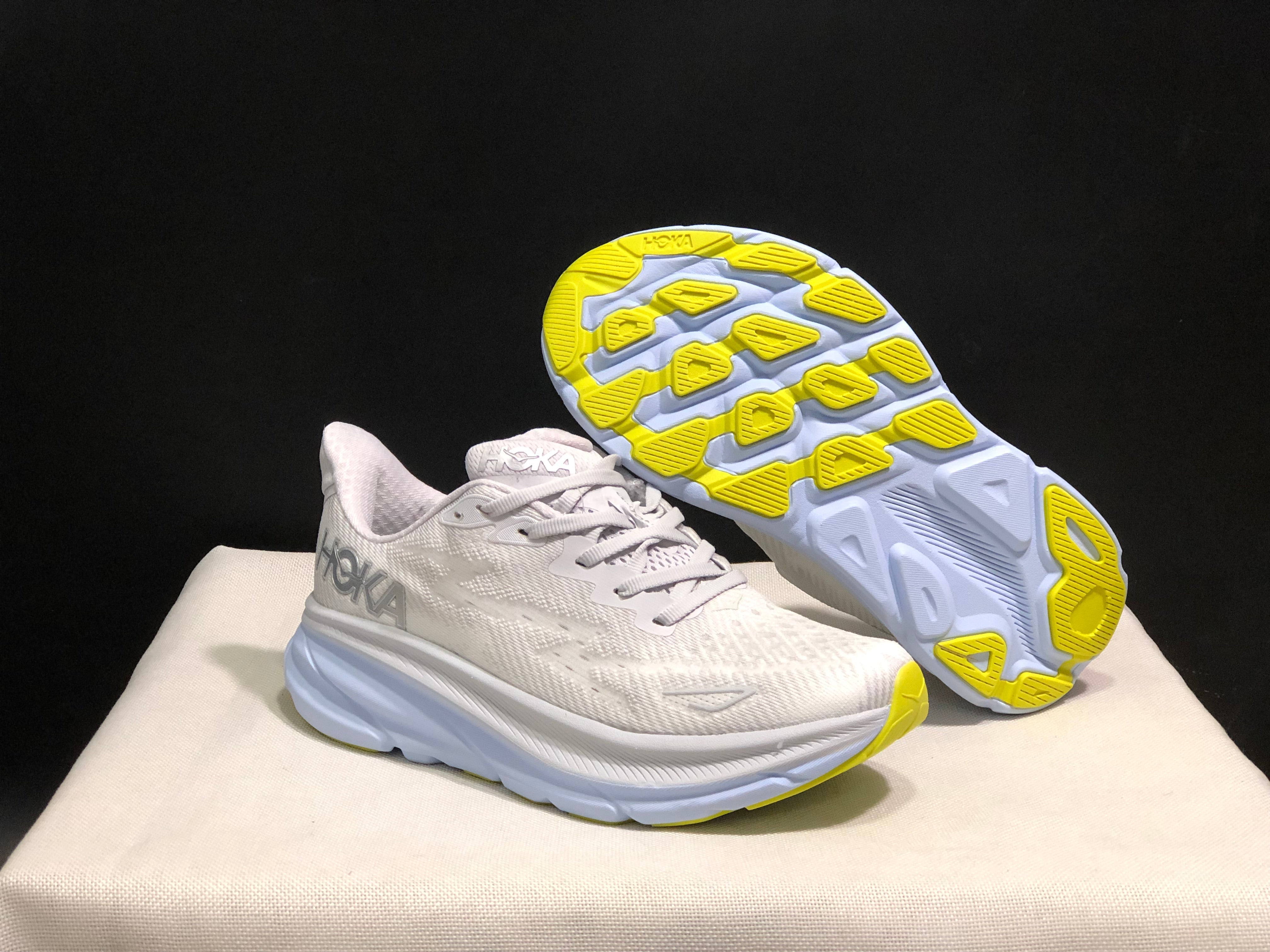 Hoka Clifton 9 'Beige-Pink'