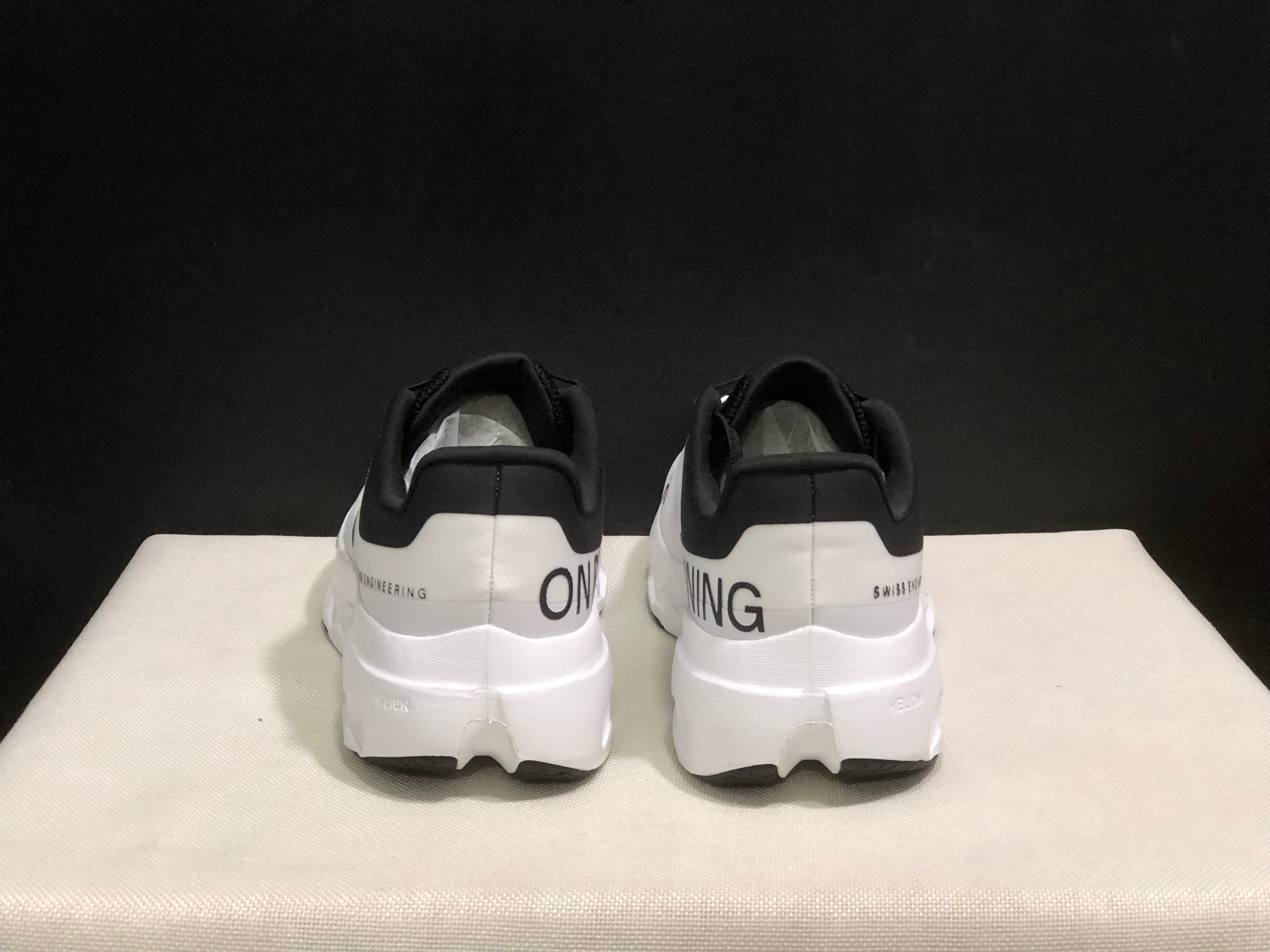 On Cloudsurfer Next 'Black-White'