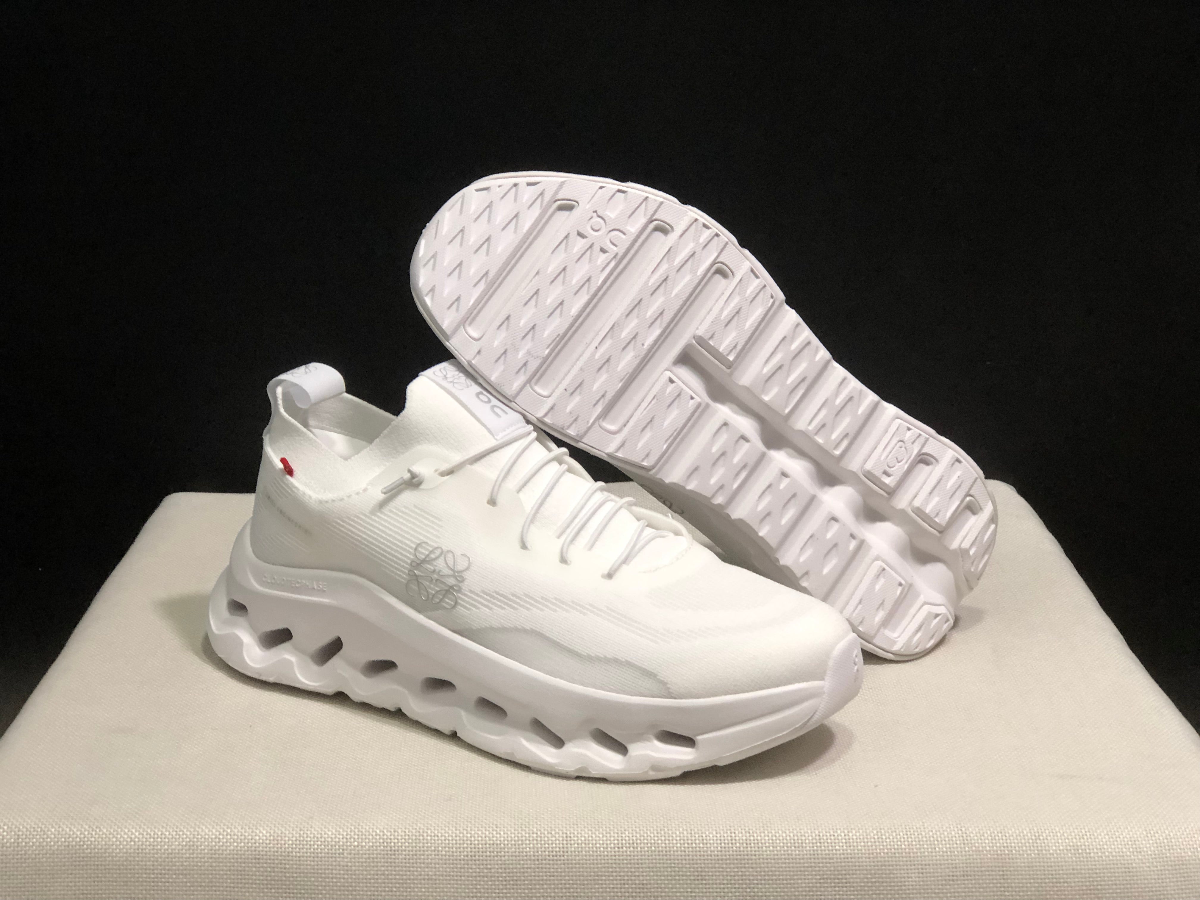 On x LOEWE Cloudtilt 'White'