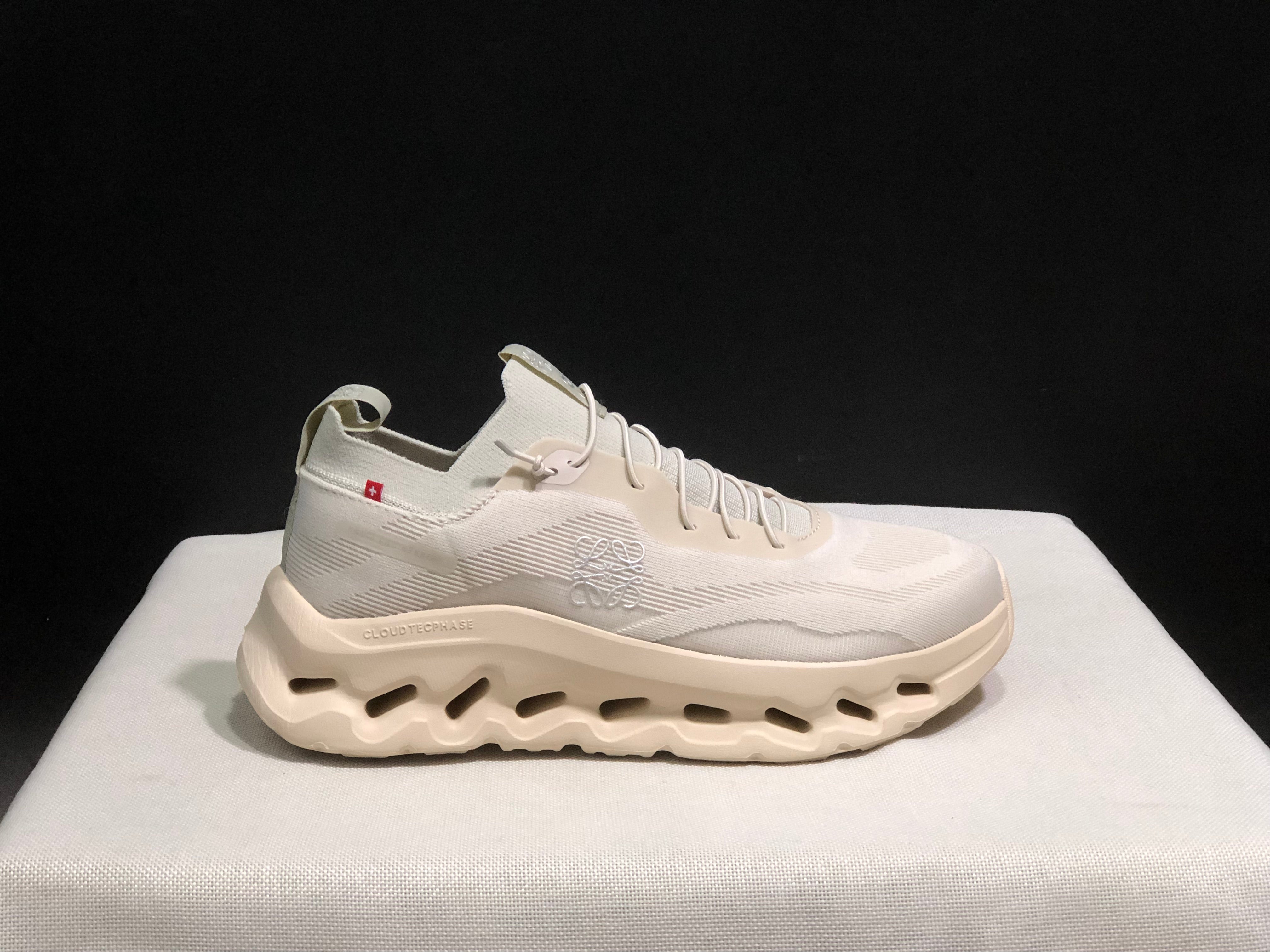 On x LOEWE Cloudtilt 'Beige'