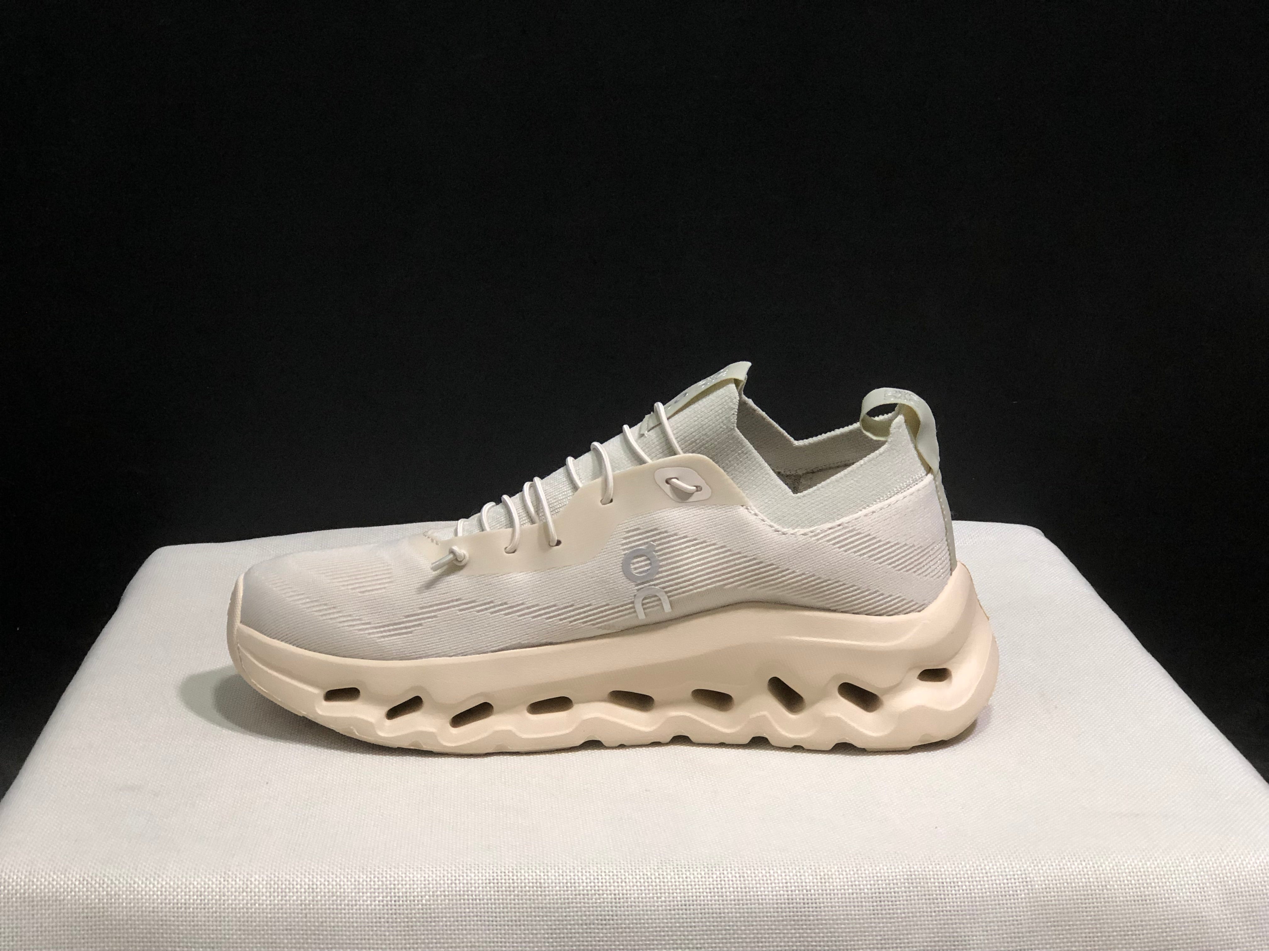 On x LOEWE Cloudtilt 'Beige'