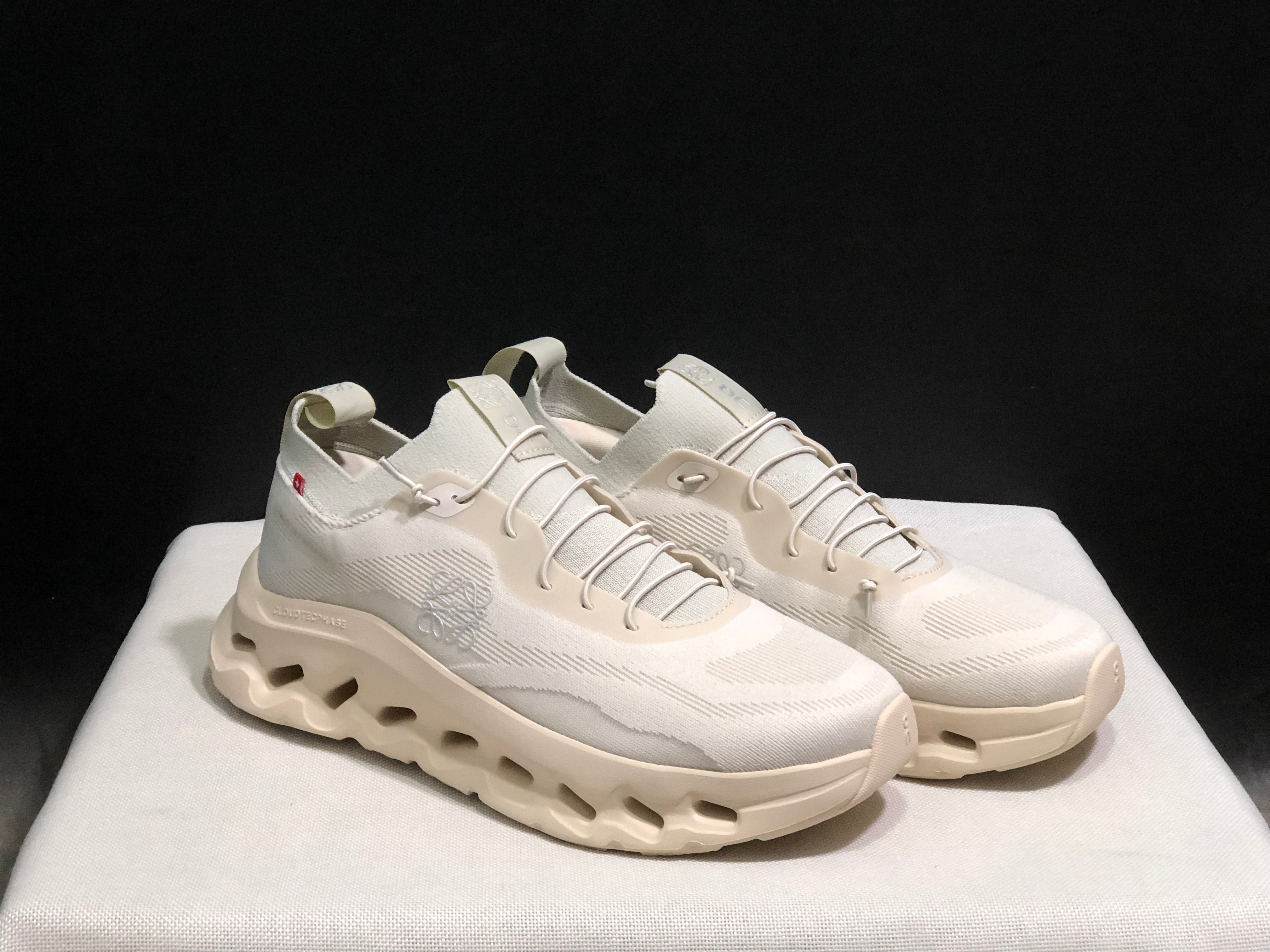 On x LOEWE Cloudtilt 'Beige'