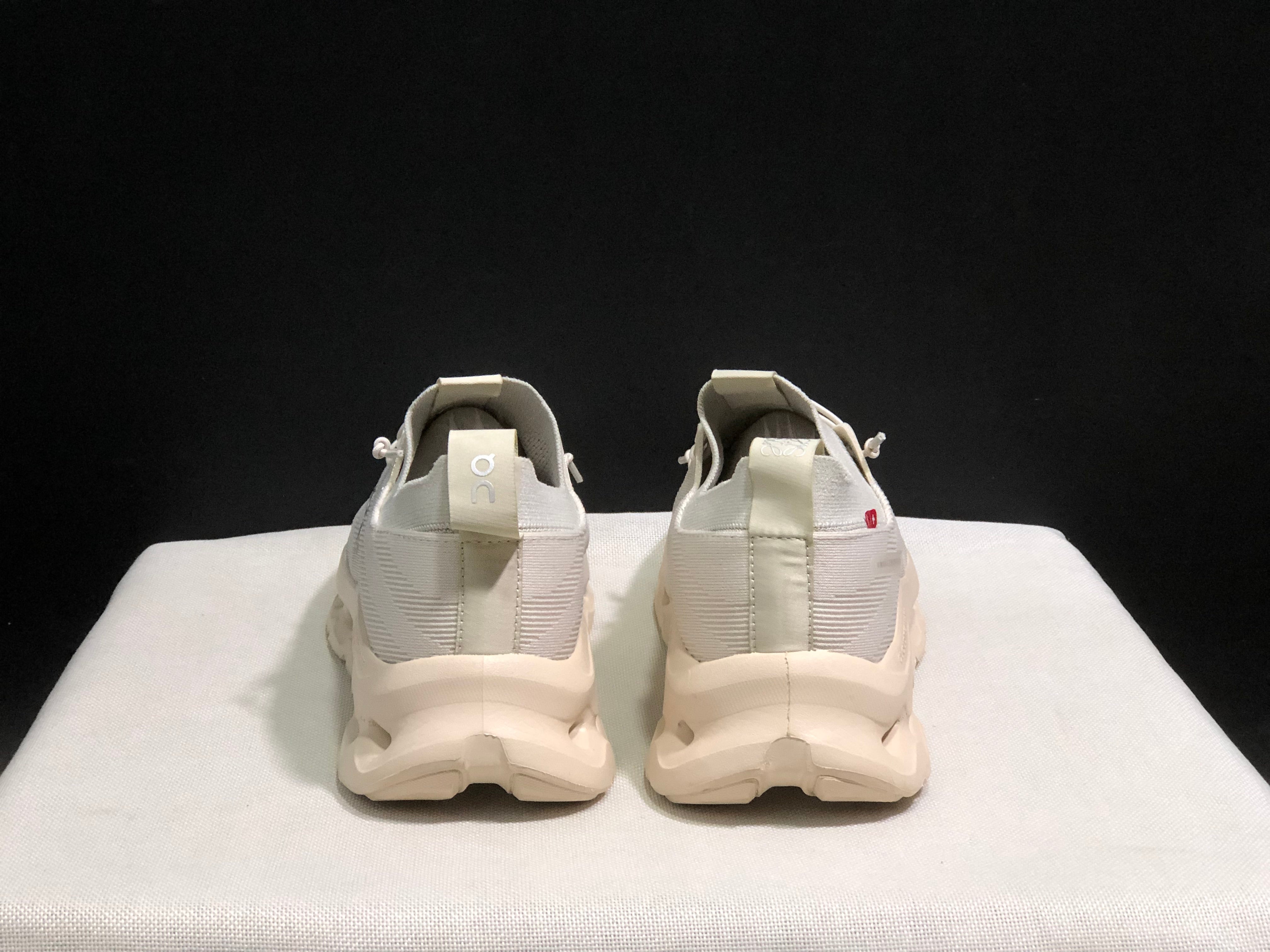 On x LOEWE Cloudtilt 'Beige'