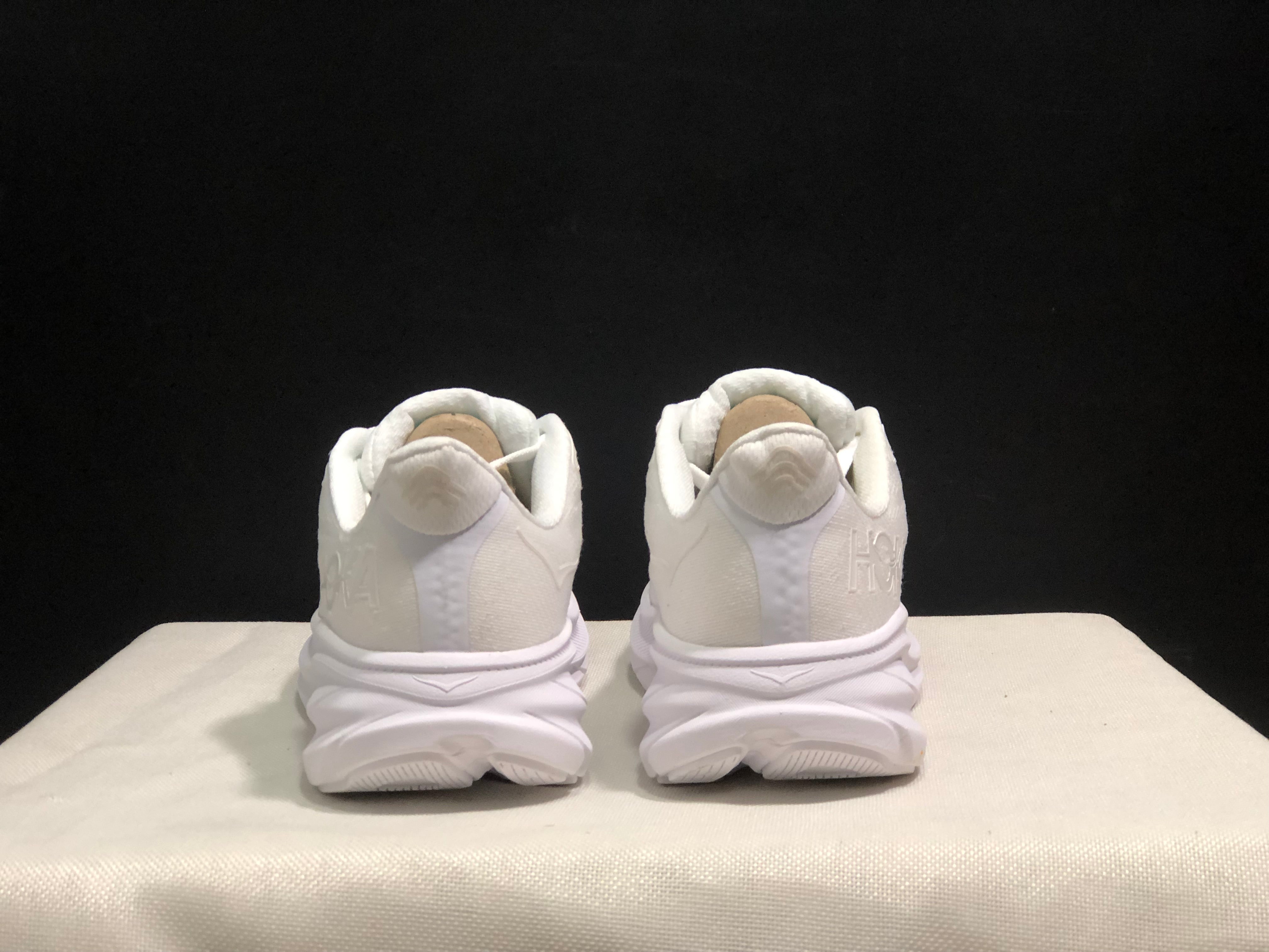 Hoka Clifton 9 'Beige-Pink'