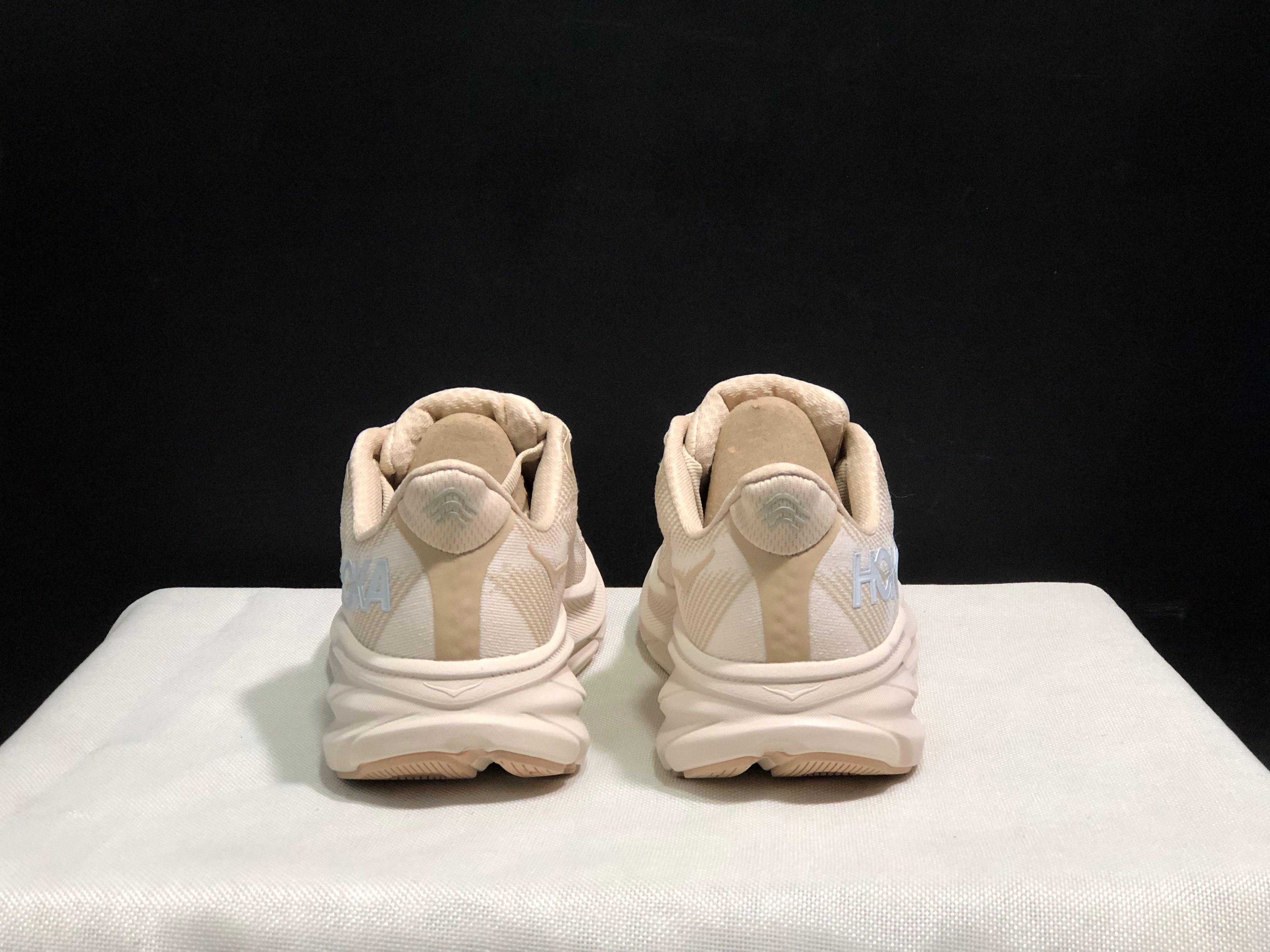 Hoka Clifton 9 'Beige-Pink'