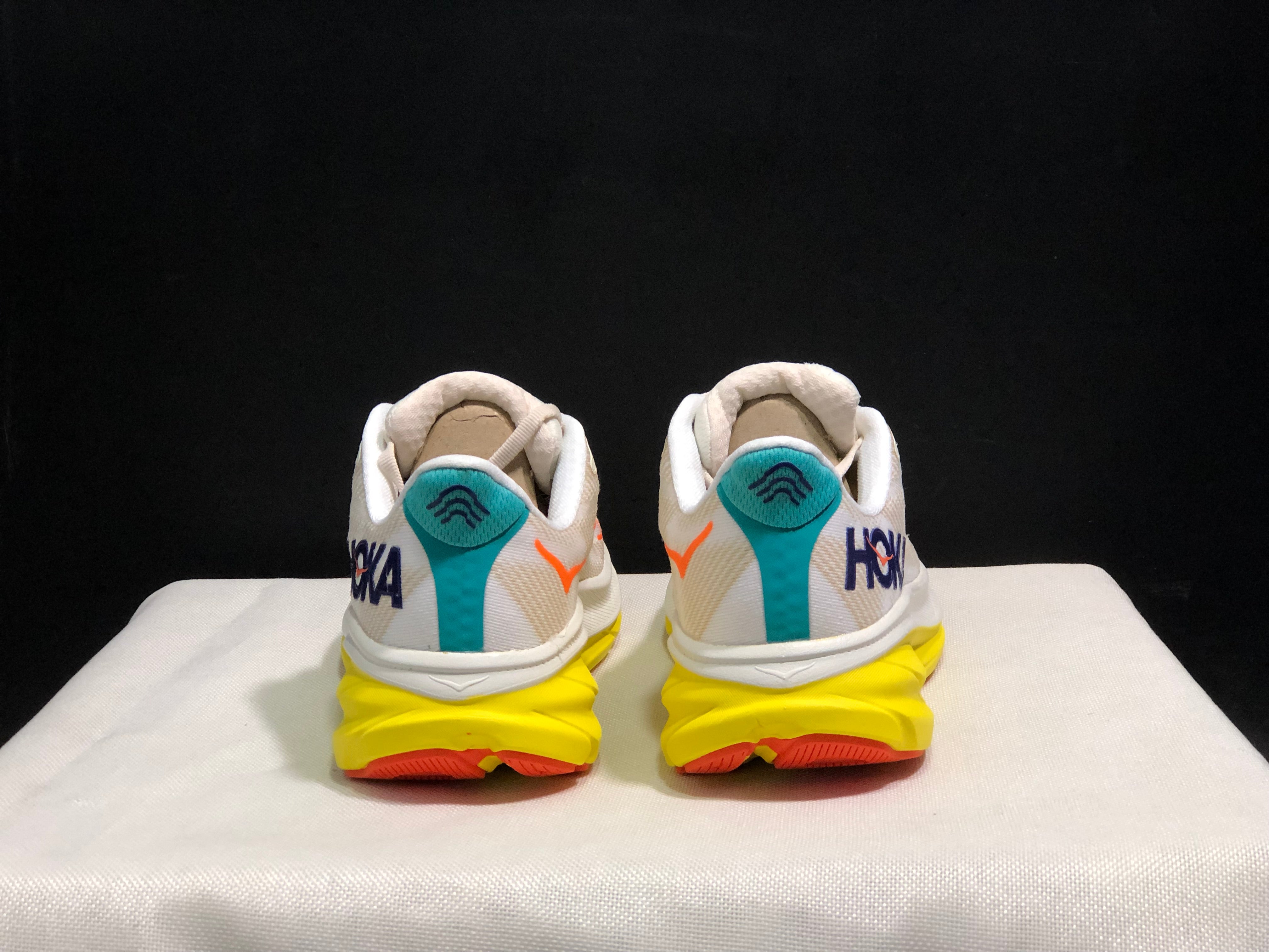 Hoka Clifton 9 'Beige-Pink'