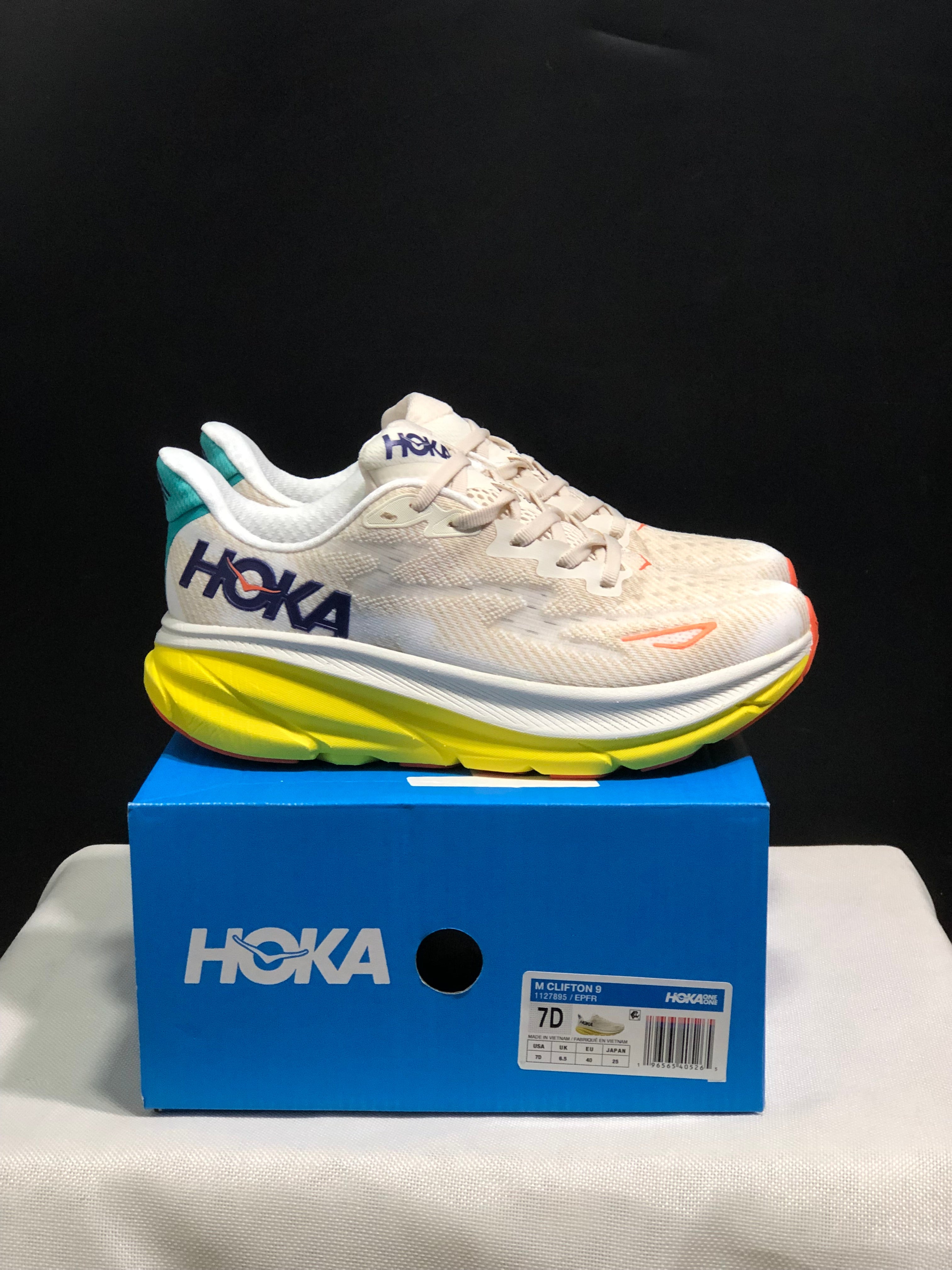 Hoka Clifton 9 'Beige-Pink'