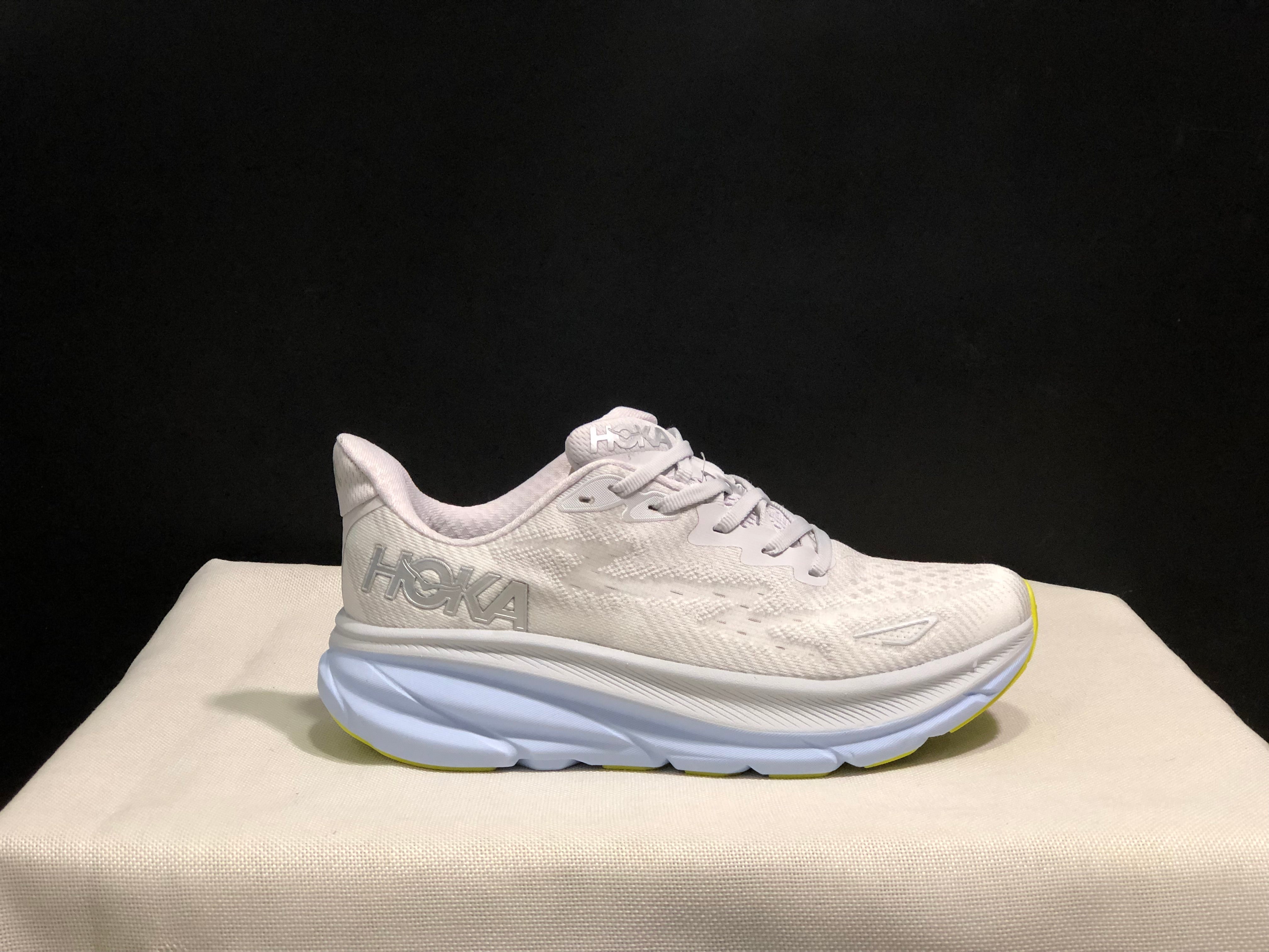 Hoka Clifton 9 'Beige-Pink'
