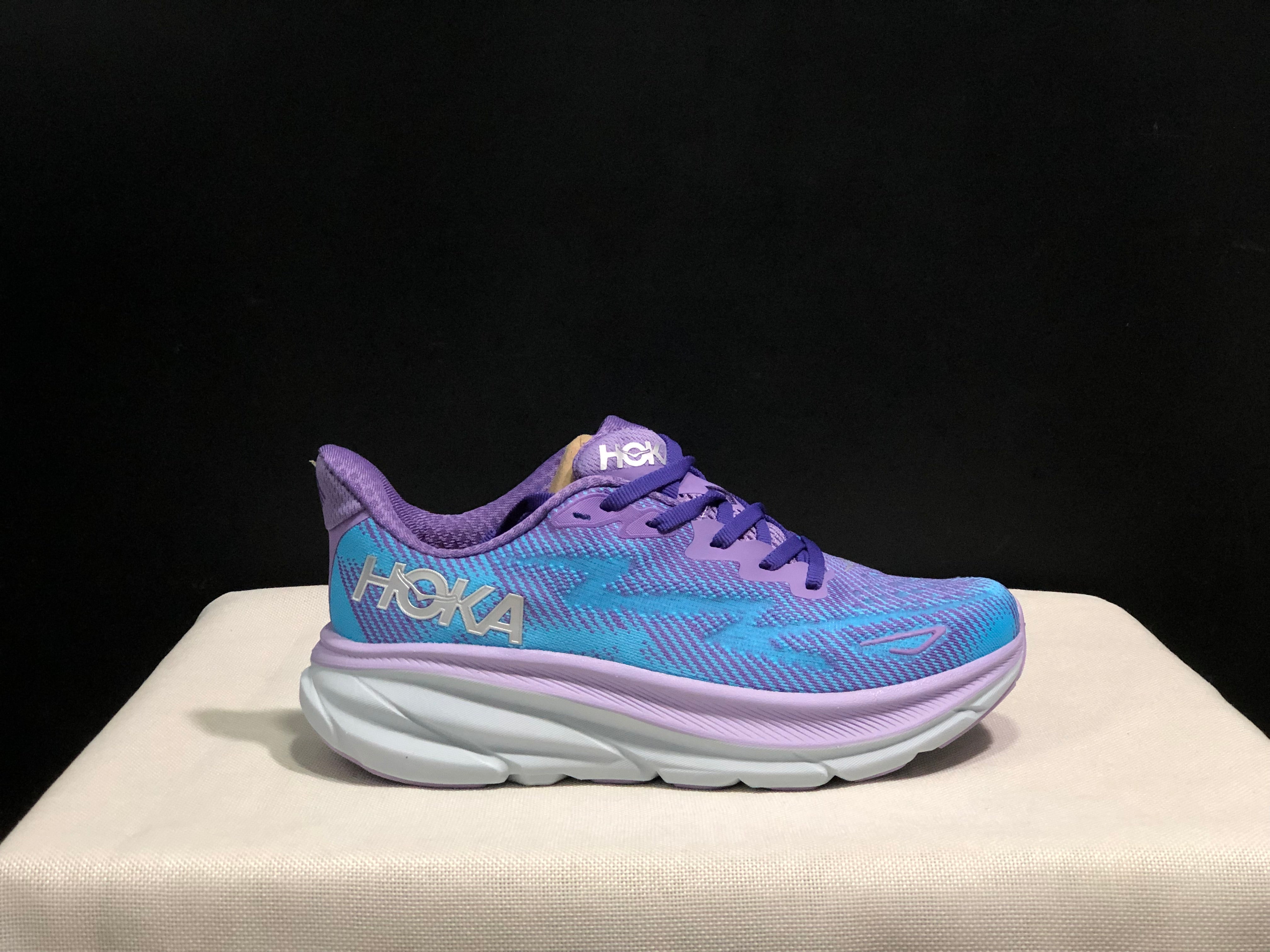 Hoka Clifton 9 'Beige-Pink'